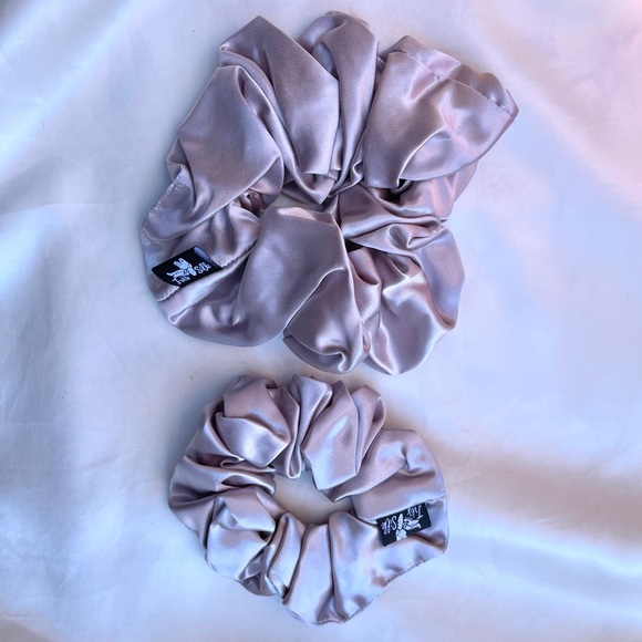 Très Silk - Large 100%Mulberry Silk Scrunchie @tressilkbrand - Picture 2 of 6